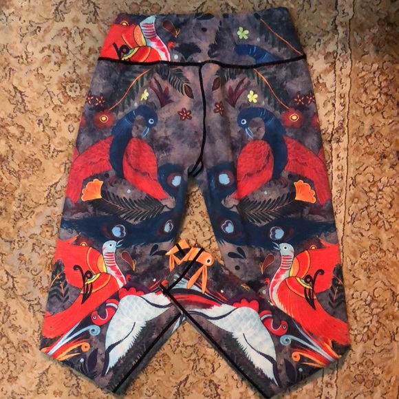 FINEMORE size Medium PEACOCK Print Legging VIVID Coloring LongLeg RARE $129 NEW - Picture 5 of 13